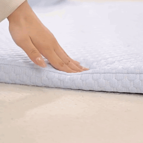 Tapis Rafraîchissant Chien : La Solution Idéale Pour Les Chaleurs D'été.Quand les températures grimpent, nos amis à quatre patte souffrent souvent plus que nous. Le tapis rafraîchissant chien est devenu un accessoire indispensable pour aider votre compagnon à traverser les périodes de canicule en tout confort. 